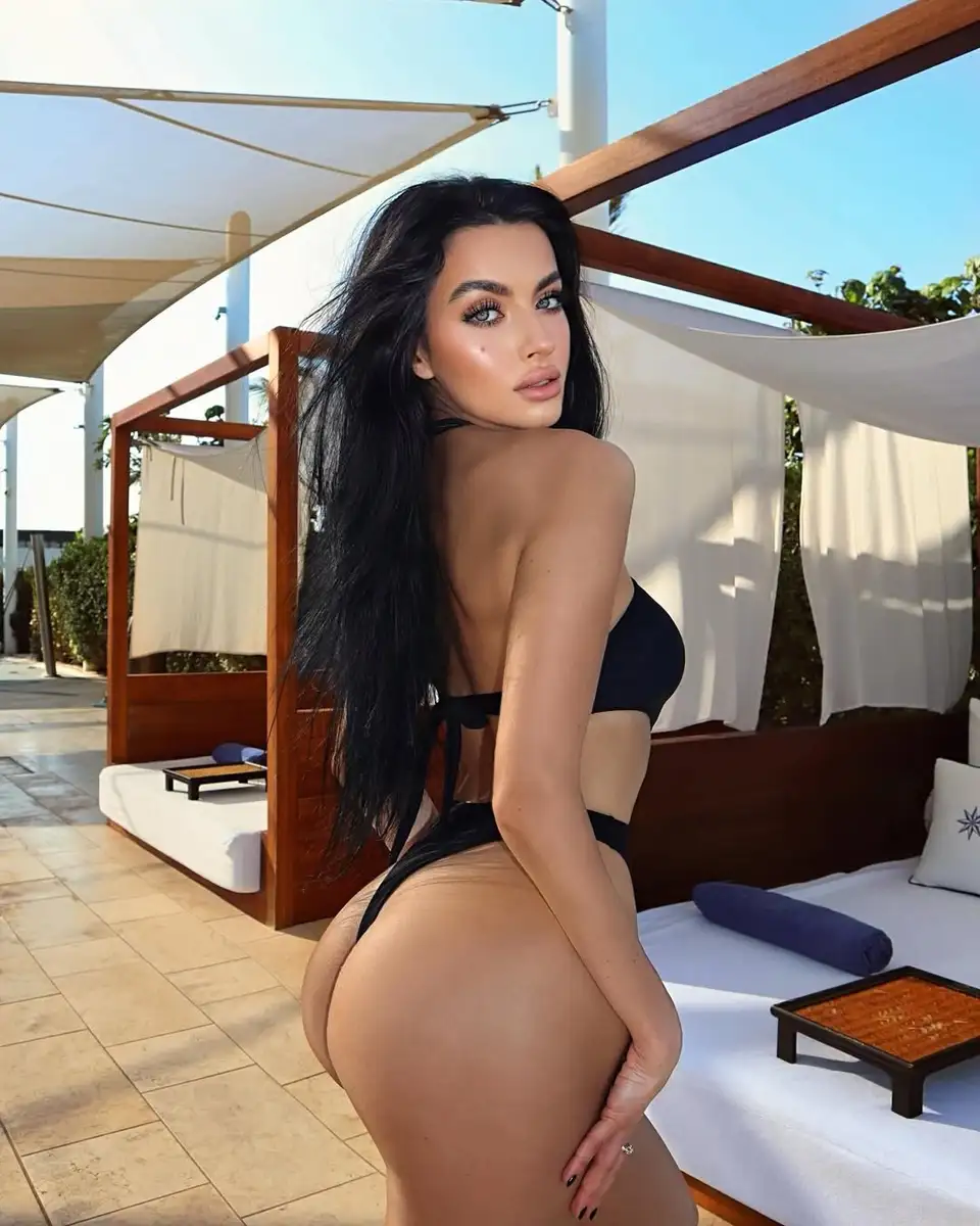 Estelle escort in London