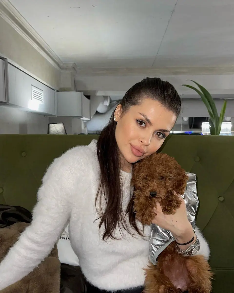 Kayla escort in London