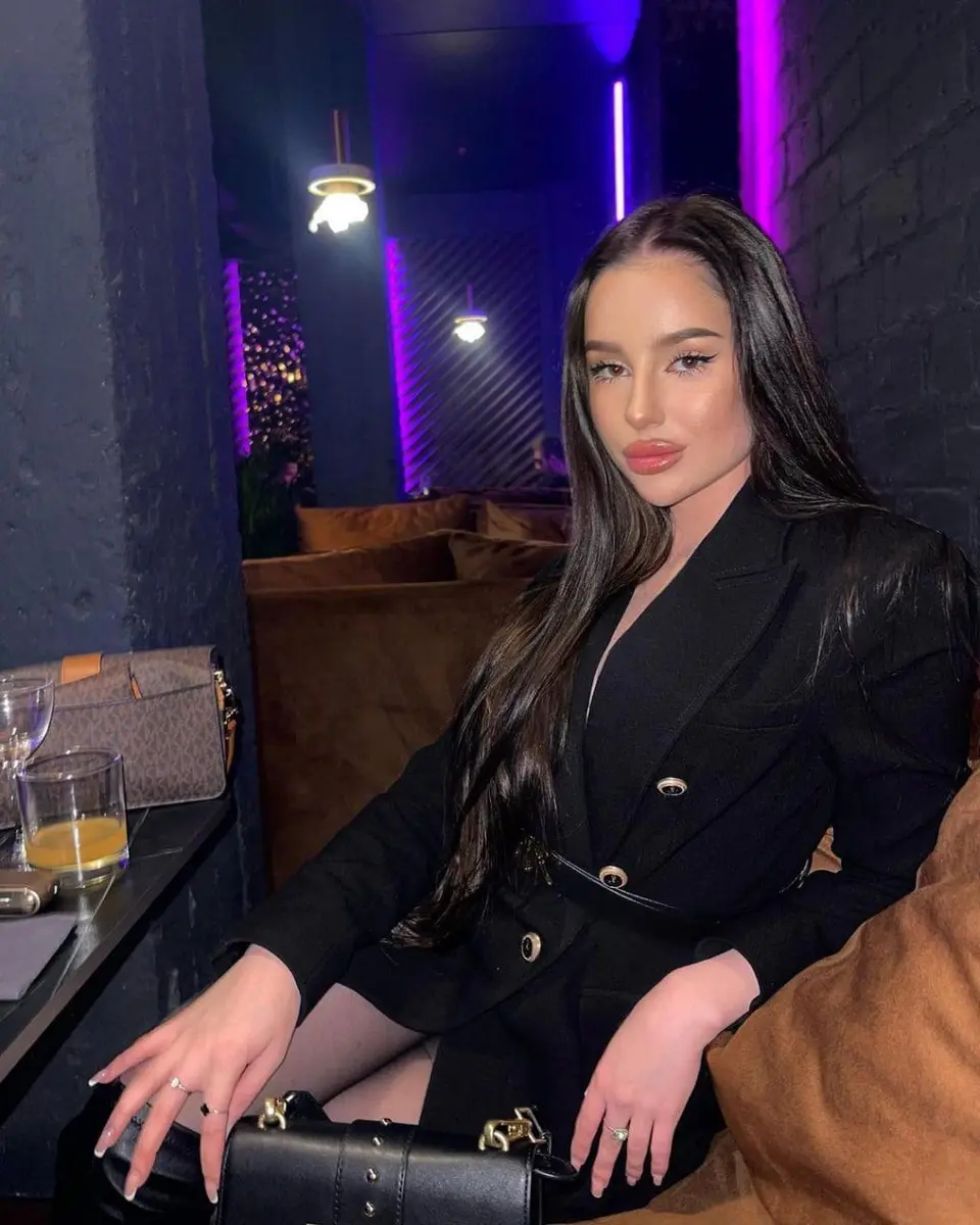 Kylie escort in London