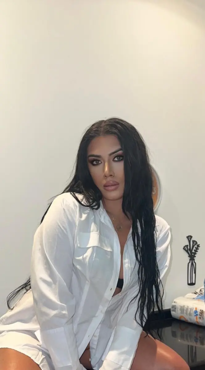 Larisa escort in London