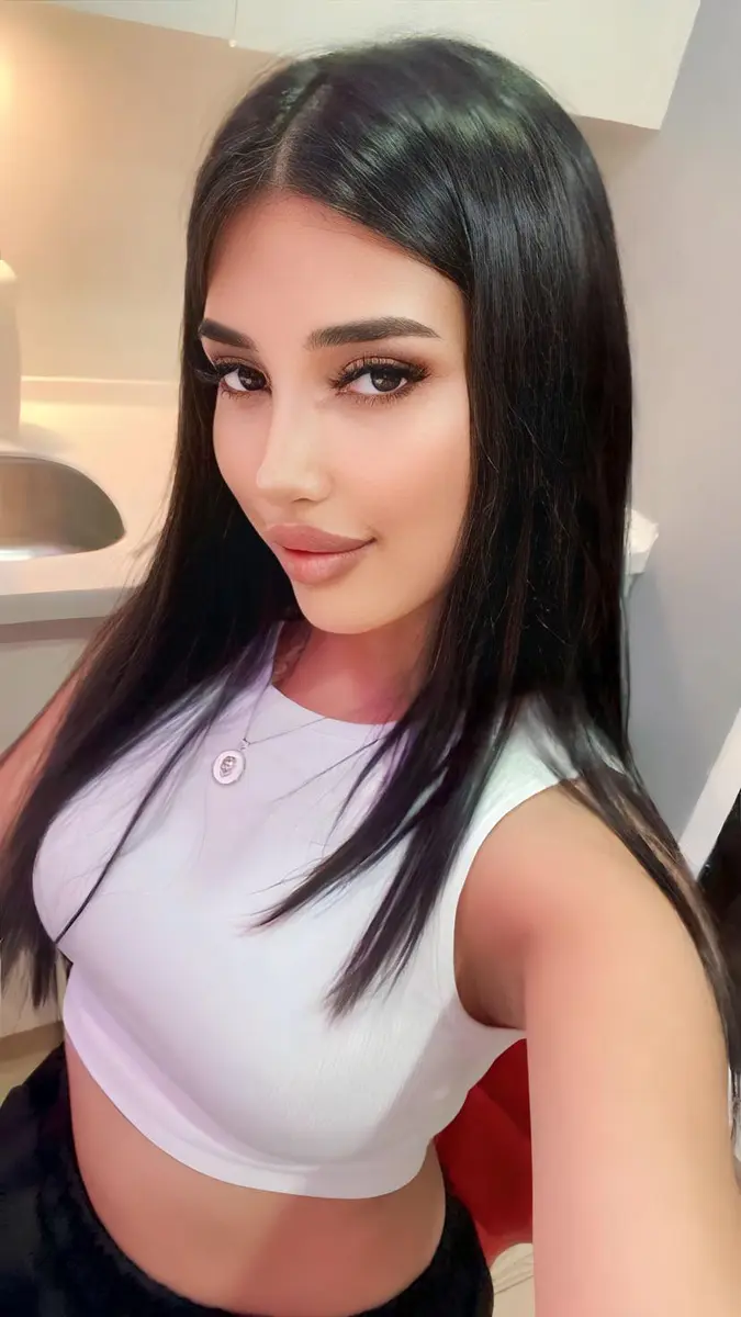 Luiza escort in London