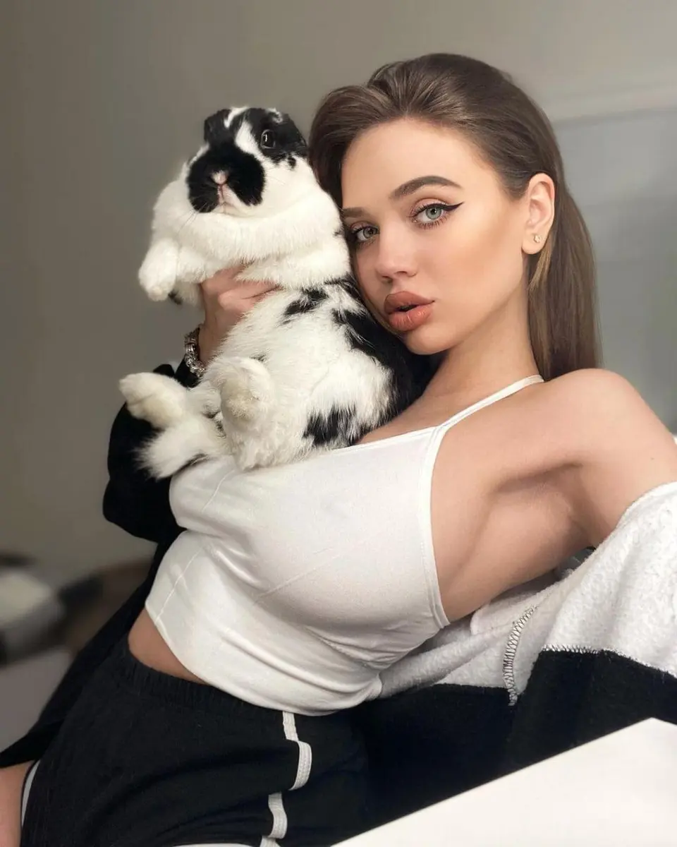 Millie escort in London