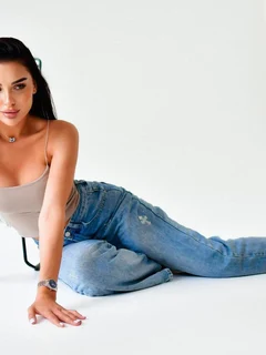 Shella escort in London