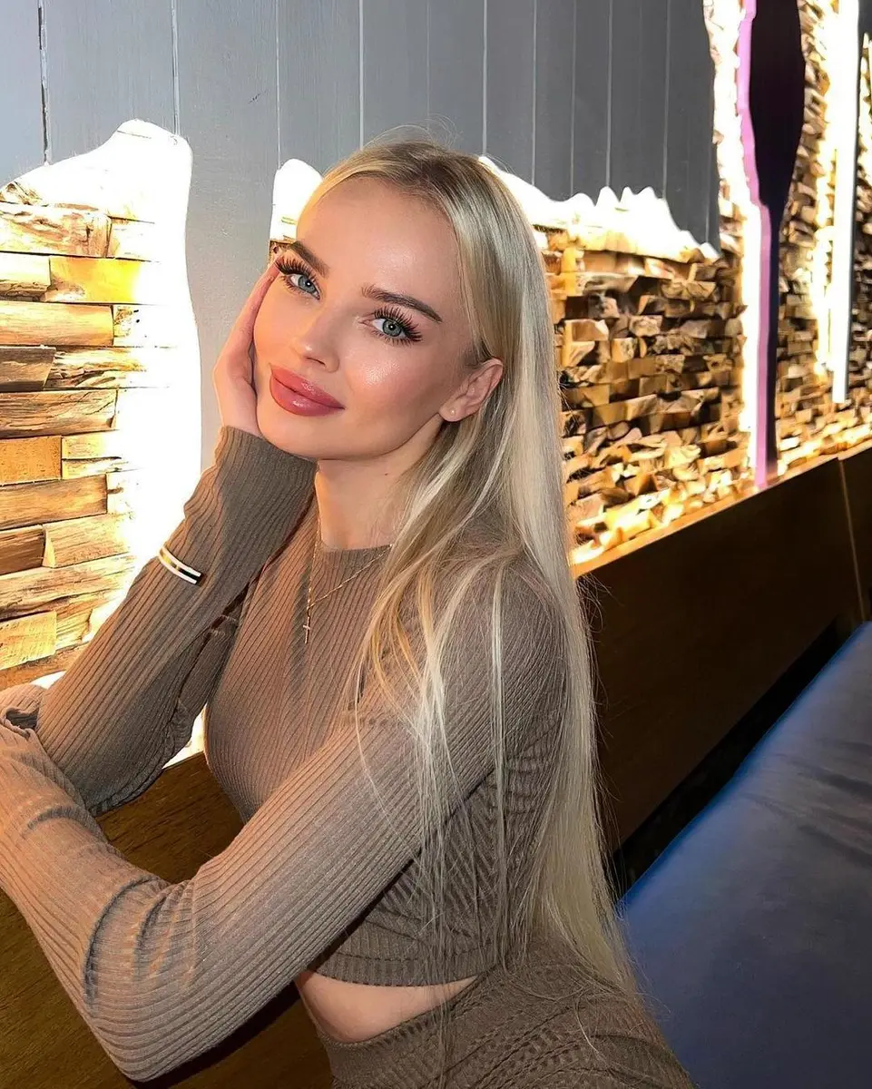 Zoelle escort in London