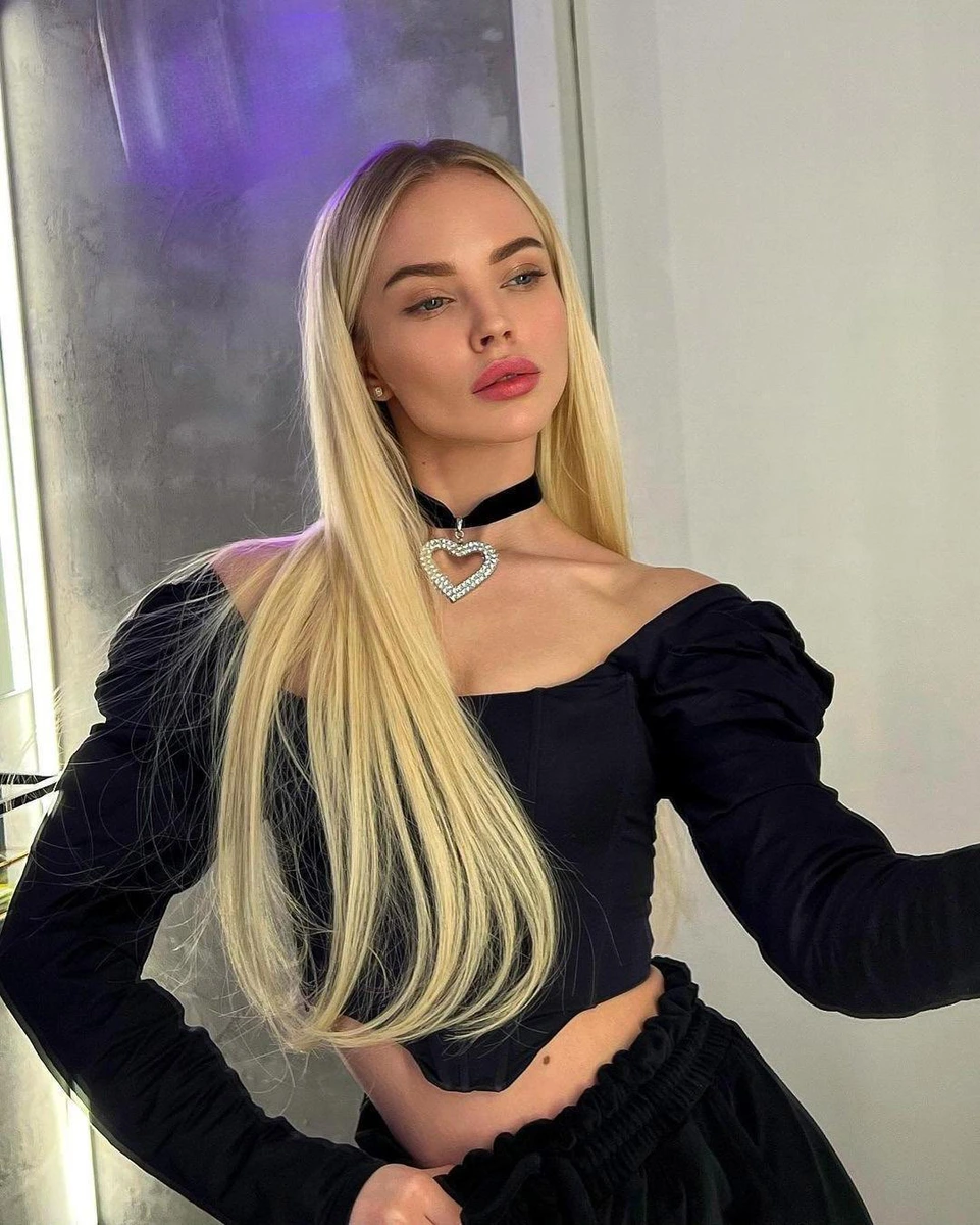 Zoelle escort in London