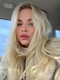 Zoelle escort in London