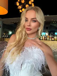 Zoelle escort in London